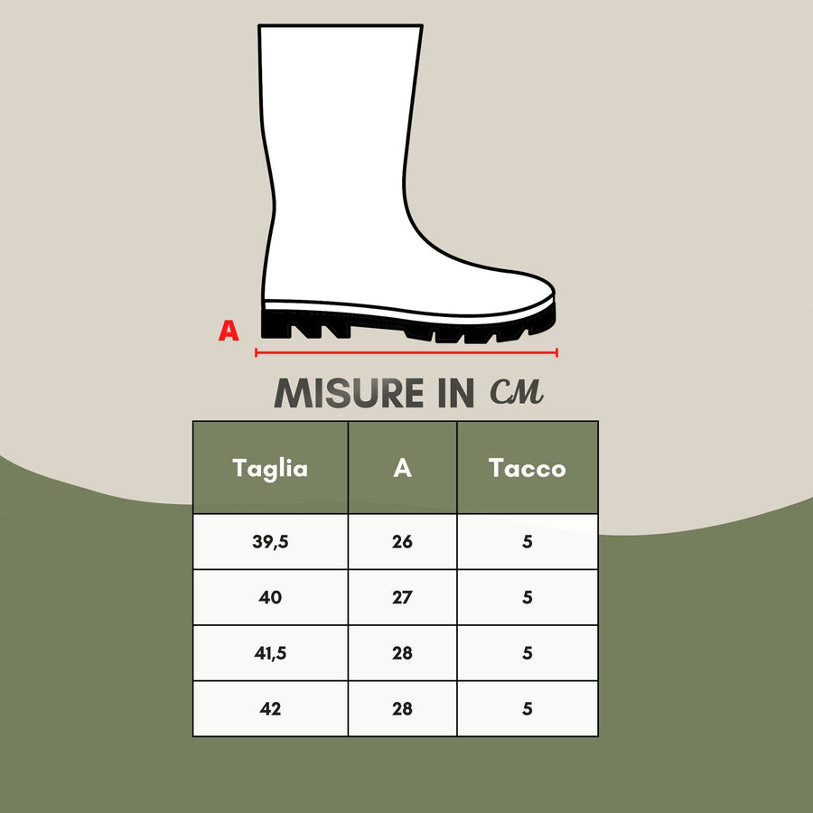 Elegant Leather Chelsea Boots in Black