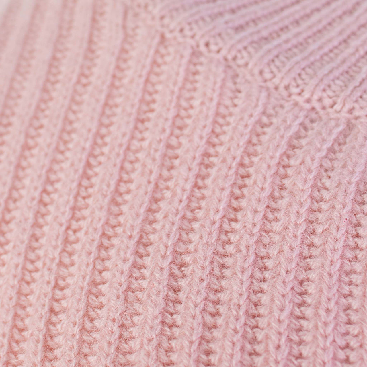 Chic Pink Ribbed Cashmere Sweater